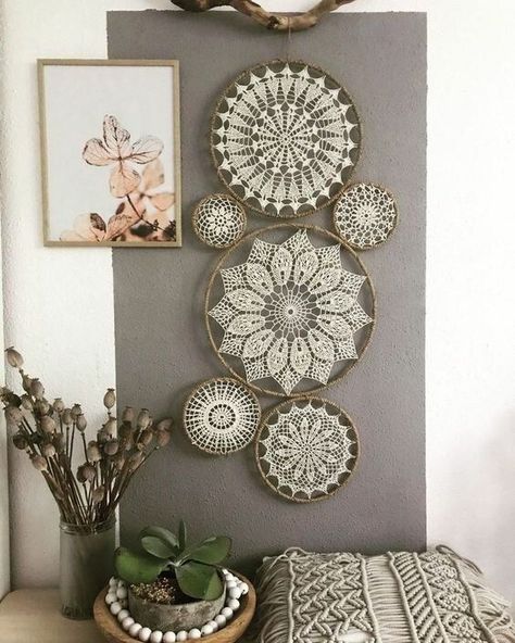 Doily Art, Simpul Makrame, Crochet Wall Art, Doilies Crafts, Crochet Mandala Pattern, Crochet Wall Hangings, Crochet Home Decor, Decor Ideas Diy, Crochet Mandala