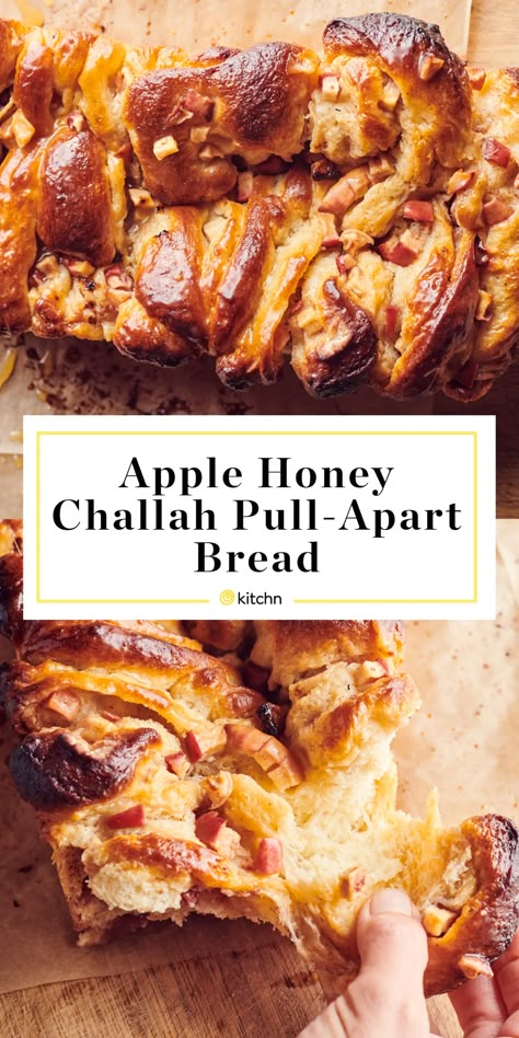 Challah Bread Recipes, Biblical Feasts, Rosh Hashanah Recipes, Bread Pull Apart Recipes, Jewish Holiday Recipes, Apple Honey, Jewish Cuisine, Jewish Foods, Beautiful Bread