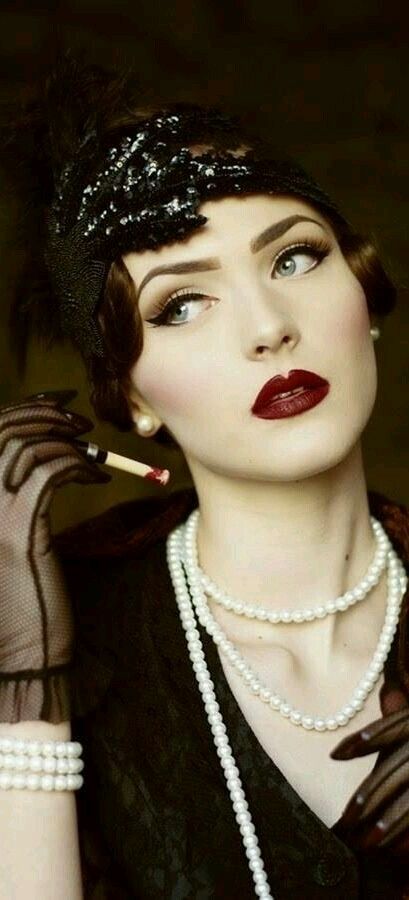 Vintage Lady Gatsby Makeup, 1930s Makeup, 20s Makeup, Maquillage Goth, Alabaster Skin, 1920s Makeup, 1930s Hair, Idda Van Munster, 1920s Hair