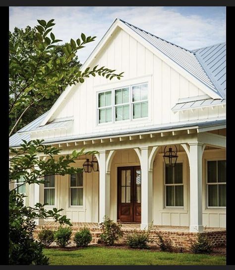 Small Modern Farmhouse Plans, Veranda Design, Farmhouse Exterior Design, Storybook Homes, Building A Porch, Porch Columns, Exterior Design Ideas, Front Porch Design, Country Porch