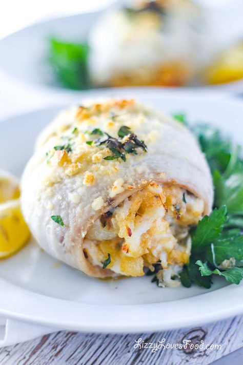 An easy-to-make stuffed sole with crab meat and bread crumbs filling in the center was a perfect bite of seafood! Sole Filet Recipe, Filet Of Sole, Stuffed Sole, Sole Recipes, Pie For Thanksgiving, Salmon Recipes Baked, Turkey Pie, Christmas Sangria, Salmon Recipes Baked Healthy