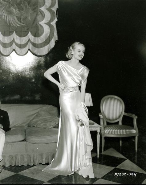 Carole Lombard Carol Lombard, Golf Pga, Vintage Hollywood Glamour, Carole Lombard, 30s Fashion, Mystery Party, Old Hollywood Glam, Bette Davis, Hollywood Icons