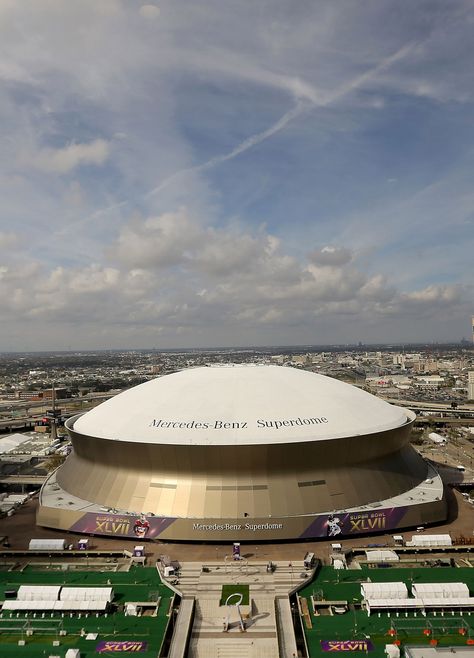 Superdome - New Orleans Saints New Orleans Superdome, Nfl Stadium, Louisiana Woman, Bayou Country, Stadium Lights, New Orleans Architecture, Nfl Stadiums, Louisiana Homes, New Orleans Saints Football