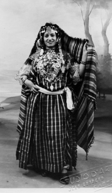 1950 / 1952. Gabes, Tunisia. Young woman wearing the traditional costume. Jewish Clothing, Beautiful Jewish Women, Tunisian Clothes, Jewish Design, Jewish Bride, Jewish Women, Jewish Culture, European Women, Traditional Fashion