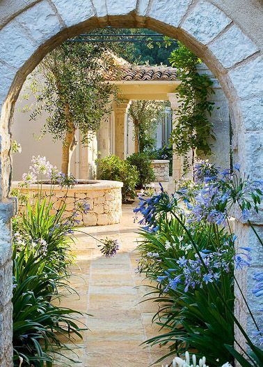 Beautiful photos and thoughts collected from various sources. Not my own photos Greek Garden, Small Courtyard Gardens, Courtyard Gardens Design, Small Courtyards, Italian Garden, Have Inspiration, Mediterranean Garden, Garden Gate, Gorgeous Gardens