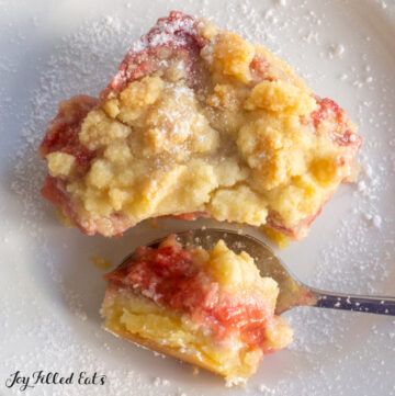 Sugar Free Rhubarb Recipes Low Carb, Keto Rubarb Deserts, Gluten Free Rhubarb Bars, Keto Rhubarb Desserts, Keto Rhubarb Recipes Easy, Keto Rhubarb Muffins, Low Calorie Rhubarb Recipes, Keto Strawberry Rhubarb Recipes, Paleo Rhubarb Recipes