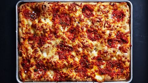 Classic Mozzarella Grandma Pie Recipe | Bon Appetit Pizza Sauce Recipe Fresh Tomatoes, Pizza Salami, Grandma Pie, Tomato Pizza Sauce, Naan Pizza, Pizza Flatbread, Pizza Calzones, Pizza Sauce Recipe, Pesto Pizza