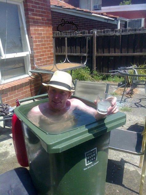 19 Hot Tub Wins and Fails Homemade Pools, Diy Hot Tub, Diy Swimming Pool, Tub Ideas, Diy Pool, Feeling Hot, Golf Humor, Bratislava, Down South