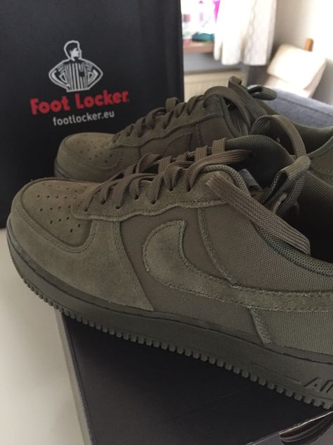 Nike Air Force 1 Medium Olive Zapatillas Air, Jordans Girls, Mf Doom, Swag Shoes, Dressed To Kill, Gym Shoes, Nike Air Force 1, Military Green, Nike Air Force Sneaker