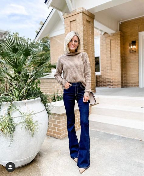 Bellbottom Jean Outfits Winter, Bell Bottom Jeans Outfit Winter Casual, Belbotm Jeans Outfit, Sweater And Bell Bottom Jeans, Bell Bottom Jeans Outfit Winter, Belle Bottom Jeans Outfit, Bellbottom Jean Outfits, Fall Flare Jeans With Buttons, Medium Wash, Bottom Jeans Outfit