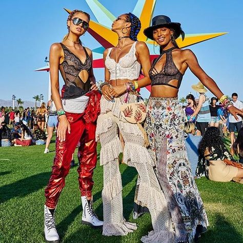 Rave Squad Outfits, Matching Festival Outfits, Coachella Fashion Outfits, Celebrity Coachella Outfits, Celebrity Coachella, Coachella Inspired Outfits, Best Coachella Outfits, Festival Outfit Inspo, Coachella 2018