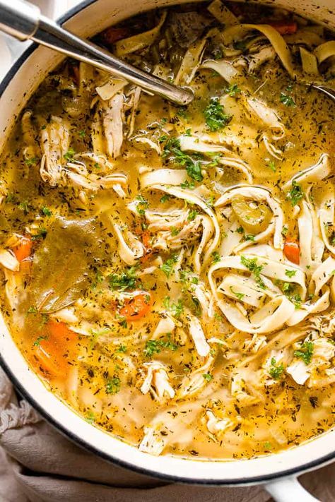 This comforting Chicken Noodle Soup recipe is a classic chicken soup filled with tender noodles, chicken, carrots, celery and onion! It's a cozy and healthy dish for any chilly day! #chickennoodlesoup #chickensoup #healthysouprecipes #easysouprecipes Chicken Noodle Soup Recipe, Chicken Noodle Soup Easy, Noodle Soup Recipe, Crock Pot Recipes, Salad Pasta, Chicken Noodle Soup Homemade, Noodle Soup Recipes, Soup Recipes Chicken Noodle, Soup Season