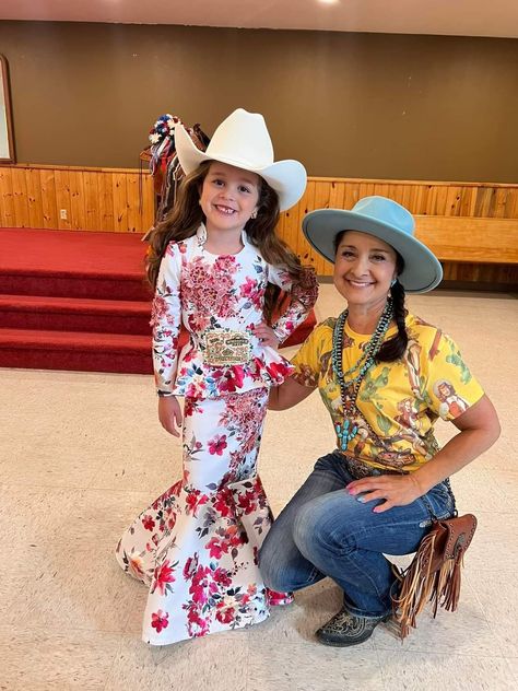 Rodeo Queen Dress, Christmas Pageant Wear, Pageant Western Wear, Queen Attire, Rodeo Queen Outfits, Royalty Outfits, Rodeo Queen Clothes, Queen Clothes, Girls Western Wear