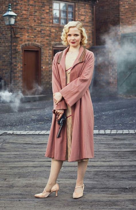 Kate Phillips As Linda Shelby n Peaky Blinders Linda Shelby, Peaky Blinders Fashion Women, Peaky Blinders Women Fashion, Peaky Blinders Fashion, Peaky Blinders Merchandise, Peaky Blinders Costume, 1920s Fashion Women, Period Dress, 1920s Fashion