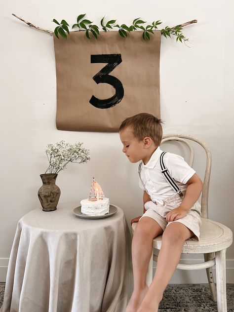 Simple 3rd Birthday Decorations, Birthday 2 Year Party, Baby Bday Decoration Ideas, Two Years Birthday Ideas, Toddler Boy Birthday Cake, Birthday Boy Decoration Ideas, Neutral Birthday Decorations, 1 Birthday Ideas, Birthday Decoration Ideas For Kids