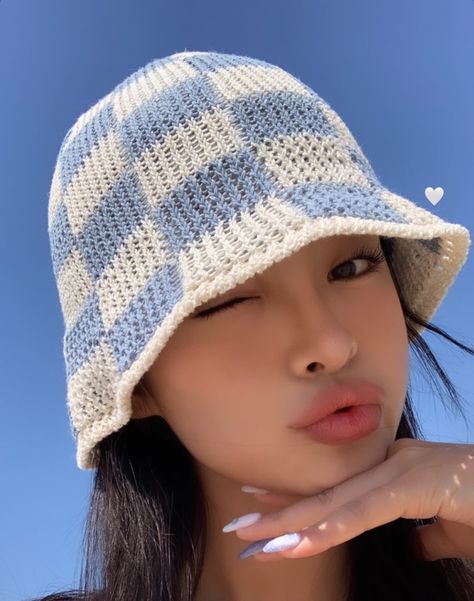 Korean Crochet Bucket Hat, Crochet Hats Bucket, Crochet Hat Bucket, Crochet Bucket Hat Outfit, Knitting Bucket Hat, Bucket Crochet Hat, Cute Crochet Bucket Hat, Crochet Korean, Korean Bucket Hat