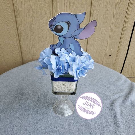 Stitch Centerpiece Ideas Diy, Stitch Birthday Centerpieces, Stitch And Angel Centerpiece Ideas, Stitch Baby Shower Centerpieces, Stitch Centerpieces, Lilo And Stitch Table Centerpiece Made With Balloons, Stitch Centerpiece Ideas, Lilo And Stitch Centerpieces, Stitch Baby Shower Ideas