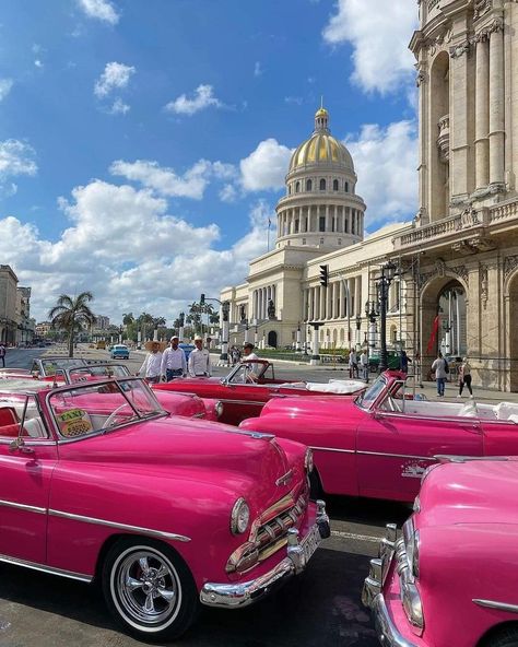 📍Havana, Cuba 🇨🇺 Havana Cars, Cuba Culture, Cuba Vacation, Viva Cuba, Cuban Culture, Havana Cuba, Hispanic Heritage, Disney World Trip, World Cultures