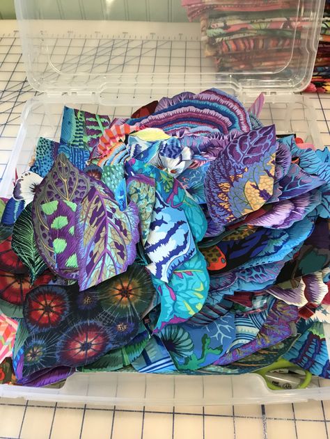 Fabric Art Quilt, Fabric Collage Tutorial, Art Quilts Inspiration, Quilt Portraits, Fabric Art Collage, Fabric Collage Art, Fabric Art Tutorials, Recycled Fabric Art, Bisa Butler