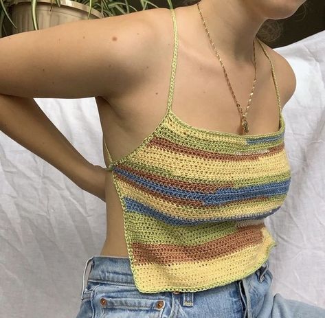 Cool Crochet Tops, Cool Tops Fashion, How To Make A Crochet Top, Crochet Things To Make, Crochet Top Back, Crochet Too, Open Back Crochet Top, Crochet Two Piece, Crochet Pieces