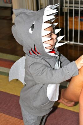 Project: Baby/Mom: Happy Halloween!! Plus a DIY Shark Costume Project! Shark Costume Diy, Shark Week Costume, Toddler Shark Costume, Diy Shark Costume, Shark Costume Kids, Unique Toddler Halloween Costumes, Shark Halloween Costume, Diy Costumes Kids Boys, Shark Baby Costume