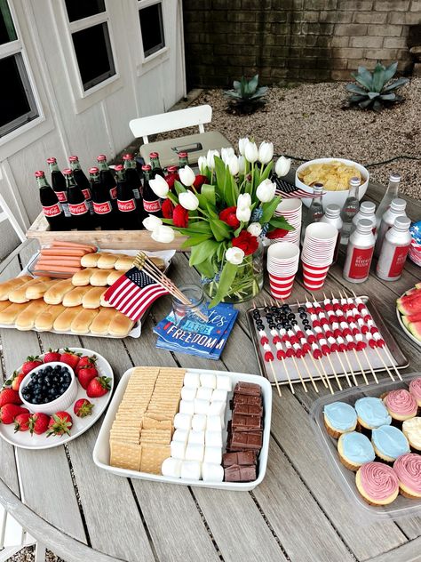 Host a Simple Patriotic Party - Jaime J Scott Usa Party Food, Hosting Fourth Of July Party, Small 4th Of July Party, 4th Of July At Home, All American Birthday Party, Fourth Of July Engagement Party, 4th Of July Hosting, Labor Day Party Ideas Decorations, American Party Ideas