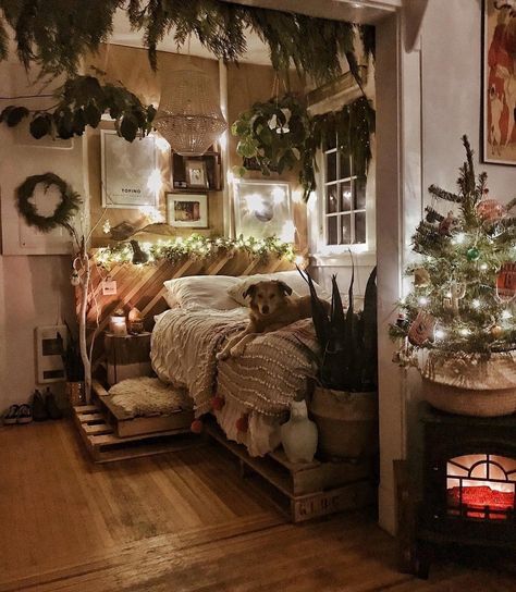 Hippie Be Like on Instagram: “Via @wanderlustdestiny Cozy bedroom vibes 😍🐶🎄 @brittanyshmyr . . . #bedroomdecor #bedroomstyle #greendecor #greenbedroom…” Idea Bilik Tidur, Reka Bentuk Bilik Tidur, Bead Curtain, Hiasan Bilik Tidur, Bohemian Bedroom Decor, Candle Chandelier, Bohemian Bedroom, Rustic Bedroom, Cozy Apartment