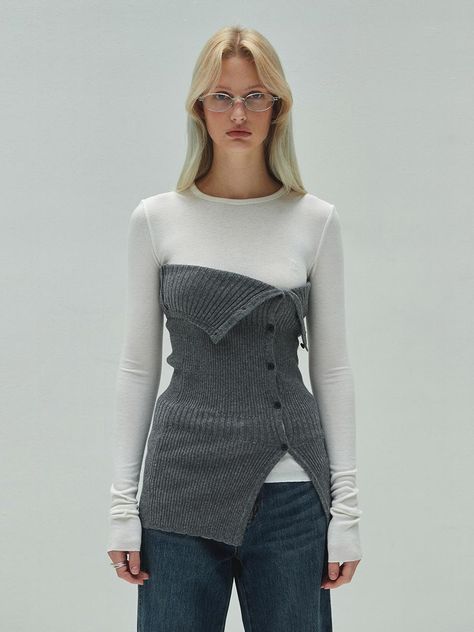 This versatile Two Way Tube Top crafted from 100% wool offers a unique design suitable for various styling options. It features different ribbed textures with 4x4 and 2x2.- Scallop detail at the bottom- DIAGONAL logo engraved buttons as a refined touch- Can be worn as a tube top or a skirt Wool Design Ideas, Layering Tube Top, Knit Tube Top Outfit, Geometry Fashion, Wool Aesthetic, Fashion Mood Boards, Designer Knitwear, Unique Knitwear, Structured Fashion