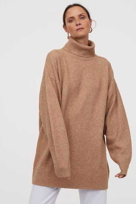 The 25 Best Winter Fashion Items at H&M for Women | Who What Wear Oversized Sweater Outfit, Pull Oversize, Oversized Turtleneck Sweater, Oversized Turtleneck, Oversize Fashion, Classic Coats, Beige Sweater, Sweater Making, Sweater Set