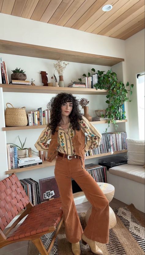 Blouse Vest Outfit, 70s Outfits Birthday, 70s Fashion Inspiration Vintage, 1970s Fashion Inspiration, 70s Inspired Fall Outfits, 70s Western Outfits Women, 60s Fashion Rock, 70s Style Outfits Women, Fall Corduroy Outfits