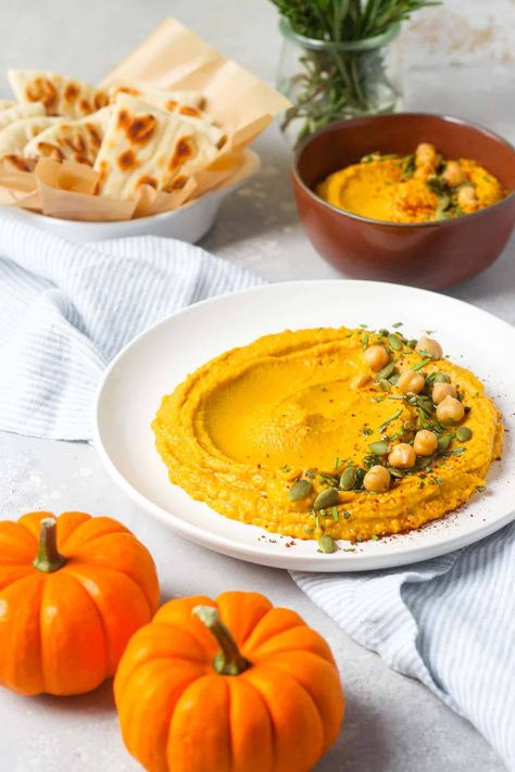 This creamy savory Pumpkin Hummus dip is a new fall favorite cold appetizer that I like to serve this time of year. With warm spices and creamy pumpkin puree, it's a light, healthy and satisfying spread your guests will love dipping into! Pumpkin Hummus Recipe, Cold Appetizer, Savory Pumpkin, Pumpkin Dip, Thanksgiving Appetizer Recipes, Pumpkin Hummus, Hummus Dip, Fall Appetizers, Pumpkin Pie Mix