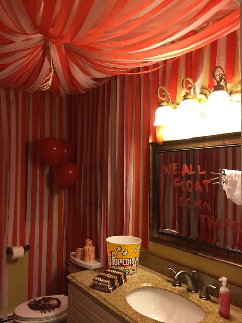 Creepy carnival inspired bathroom Creepy Halloween Bathroom Decor, Creepy Clown Party Ideas, Halloween Party Decorations Indoor Scary, Circus Bathroom Decor, Creepy Circus Theme Party, Freakshow Theme Party, Pennywise Themed Halloween Decorations, Evil Circus Creepy Carnival Diy, Pennywise Haunted House Ideas