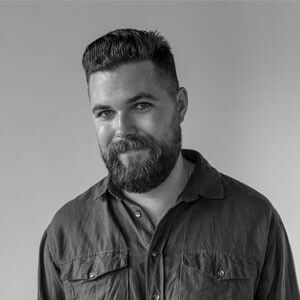 Robert Eggers Robert Eggers, Beards, Bearded Men, Che Guevara, Casual Button Down Shirt, Button Down Shirt, Men Casual, Historical Figures, Mens Tops