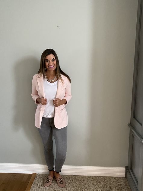 Blush Blazer Outfit, Blazer With Tshirt, Light Pink Blazer Outfit, Linen Blazer Outfit, Pink Blazers, Pink Jacket Outfit, Pink Blazer Outfit, Light Pink Blazer, Grey Pants Outfit