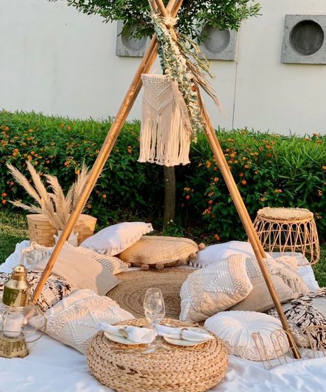 Patio Set Up, Boho Garden Party, Boho Birthday Party, Deco Champetre, Picnic Inspiration, Picnic Style, Picnic Decorations, Boho Picnic, Boho Garden