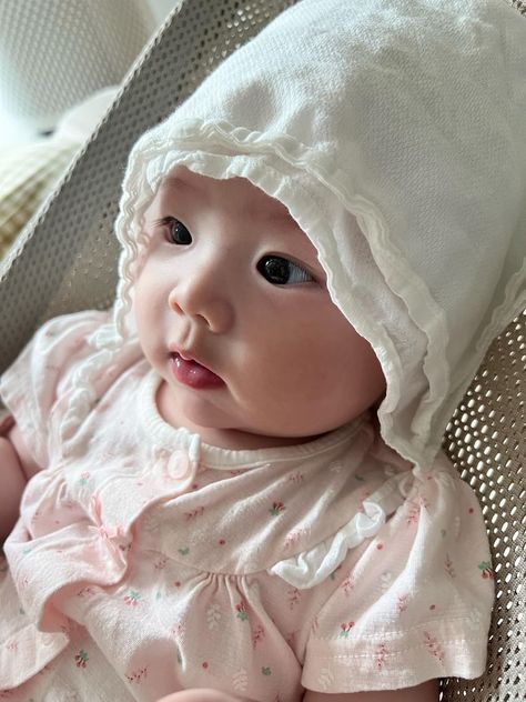 Asian Baby Girl, Twin Baby Clothes, Asian Baby, Pregnancy Belly Photos, Korean Baby, Rpg Horror Games, Korean Babies, Girl Dad, Asian Babies