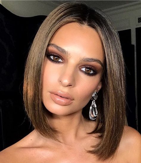 Patrick Ta makeup, smokey eyes, Emily Ratajkowski makeup Hair Lights, Sleek Bob Hairstyles, Makeup Tip, Patrick Ta, Formal Makeup, Ball Hairstyles, Sims Ideas, Sleek Bob, Beauty Make-up