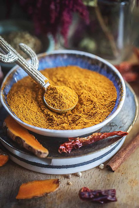 Yellow curry powder is a mild curry mixture that curry lovers worldwide adore. This easy yellow curry powder is commonly used in Thai food and can elevate any dish to new levels of deliciousness. It can be made in less than 10 minutes! #yellowcurrypowder #yellowcurry #thaiyellowcurrypowder #currypowder #homemadecurrypowder #currypowderrecipe Easy Yellow Curry, Yellow Curry Powder, Homemade Curry Powder, Mild Curry, Thai Yellow Curry, Yellow Curry, Homemade Spice Blends, Easy Curry, Fresh Spices