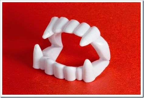 Vampire's Kiss - Transfer marshmallows from one plate to another using vampire teeth, minute to win it. Fake Vampire Teeth, Marshmallow Games, Fake Fangs, Teeth Games, Tooth Tattoo, Vampire Kiss, Fake Teeth, Minute To Win It Games, Vampire Fangs