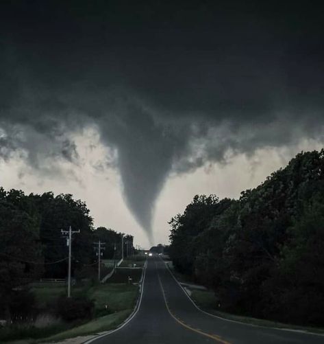 Tornado Weather Aesthetic, Real Tornado Pictures, Tornado Chaser Aesthetic, Tornadoes Aesthetic, Storm Chasing Aesthetic, Aesthetic Tornado, Storm Chaser Aesthetic, Meteorologist Aesthetic, Twisters Aesthetic