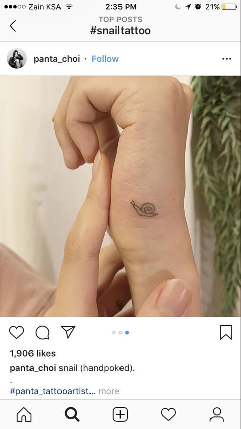 Minimalist Snail Shell Tattoo, Snail Tattoo Simple Cute, Mini Bug Tattoo, Moon Snail Tattoo, Snail Tattoo Meaning, Mini Snail Tattoo, Small Snail Tattoo Simple, Matching Snail Tattoo, Slug Tattoo Cute