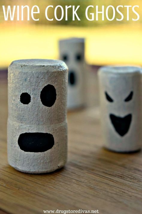 These super simple Wine Cork Ghosts are easily made with items you have at home. Get the tutorial on www.drugstoredivas.net. Halloween Crafts With Wine Corks, Halloween Wine Cork Crafts, Halloween Cork Crafts, Cork Halloween Crafts, Fall Wine Cork Crafts, Halloween Cork Ideas, Candy Corn Wine Corks, Fall Cork Projects, Halloween Ghost Craft