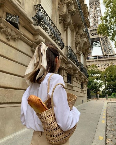 The Eiffel Tower, Eiffel Tower, A Woman, Tower, Walking, Bread, Summer Dresses, Paris, Dresses