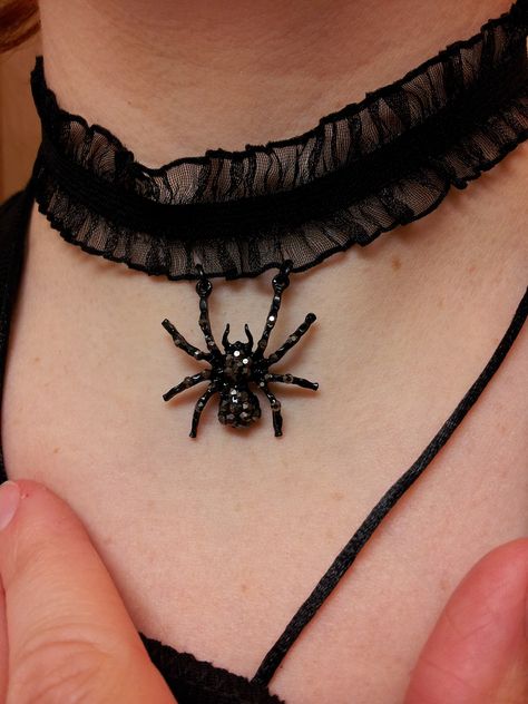 Spider choker Punk Style Choker Jewelry For Halloween, Adjustable Black Halloween Choker, Cute Spiderman, Edgy Halloween Choker Necklace, Grunge Halloween Choker Necklace, Spider Choker, Spider Choker Necklace, Emo Jewelry, Goth Scene