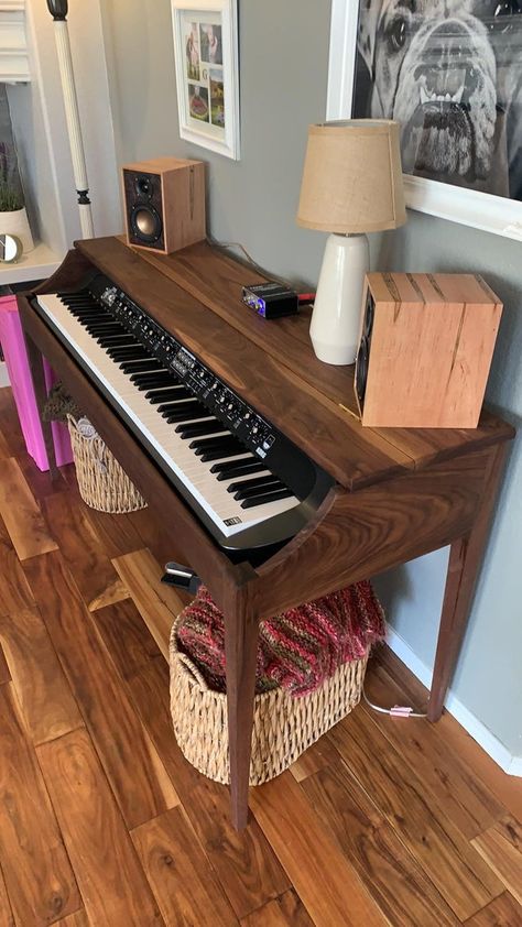 Piano Shell For Keyboard, Diy Keyboard Stand, Keyboard Piano Stand, Diy Piano, Piano Room Decor, Piano Living Rooms, Piano Table, Diy Keyboard, Piano Stand