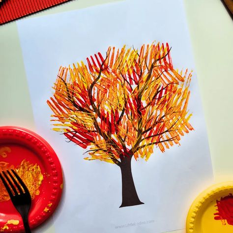 Simple Fall Crafts, Texture Projects, Fun Fall Crafts For Kids, Leaf Crafts Kids, Cool Trees, Boundaries Relationships, Snowy Owl Craft, Fall Tree Craft, Fall Leaves Drawing