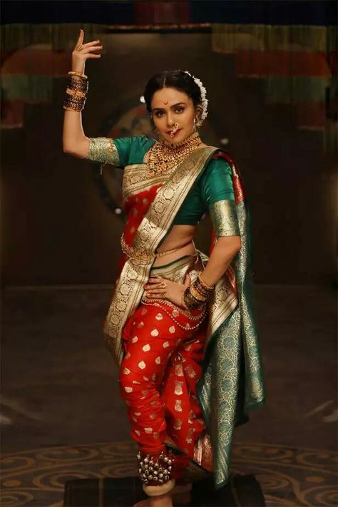 Lavani Saree, Kashta Saree Wedding, Lavani Dance, Marathi Aesthetic, Bride Fashion Illustration, Madisar Saree, Actress In Saree, Saree Drapes, Kashta Saree