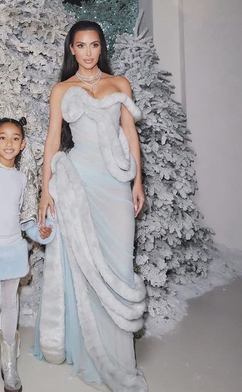 Kardashian Aesthetic Christmas, Kim Kardashian Met Gala 2023, Kylie Jenner Met Gala 2022, Kim Kardashian 2018 Met Gala, Met Gala 2021 Kim Kardashian, Kim Kardashian Style, Kim K, Kardashian Style, Gala Dresses