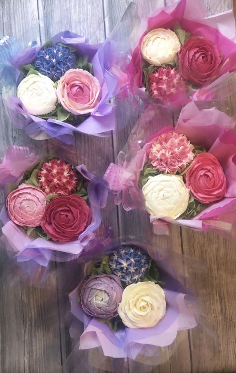 Easter Cupcake Bouquet, Floral Cupcake Bouquet, Mothers Day Cupcake Bouquet, Cheesecakes Ideas, Cupcake Bouquet Diy, Mini Cupcake Bouquets, Cupcakes Bouquet, Bouquet Cupcakes, Cupcake Flower Bouquets