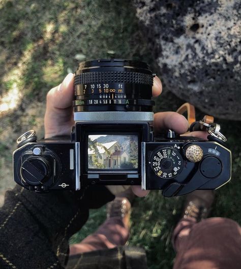 Câmaras Vintage, Cameras For Photography, Photographer Aesthetic, Photography Cameras, Film Camera Photography, Professional Camera, Taking Photos, Film Cameras, Photography Camera